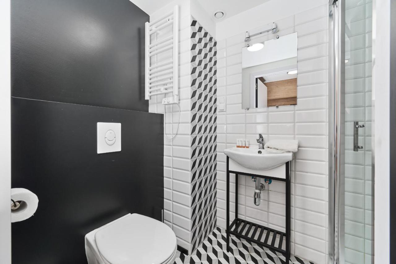 Mezzanine Studio Apartments Zarembowicza Wroclaw Airport By Renters Εξωτερικό φωτογραφία