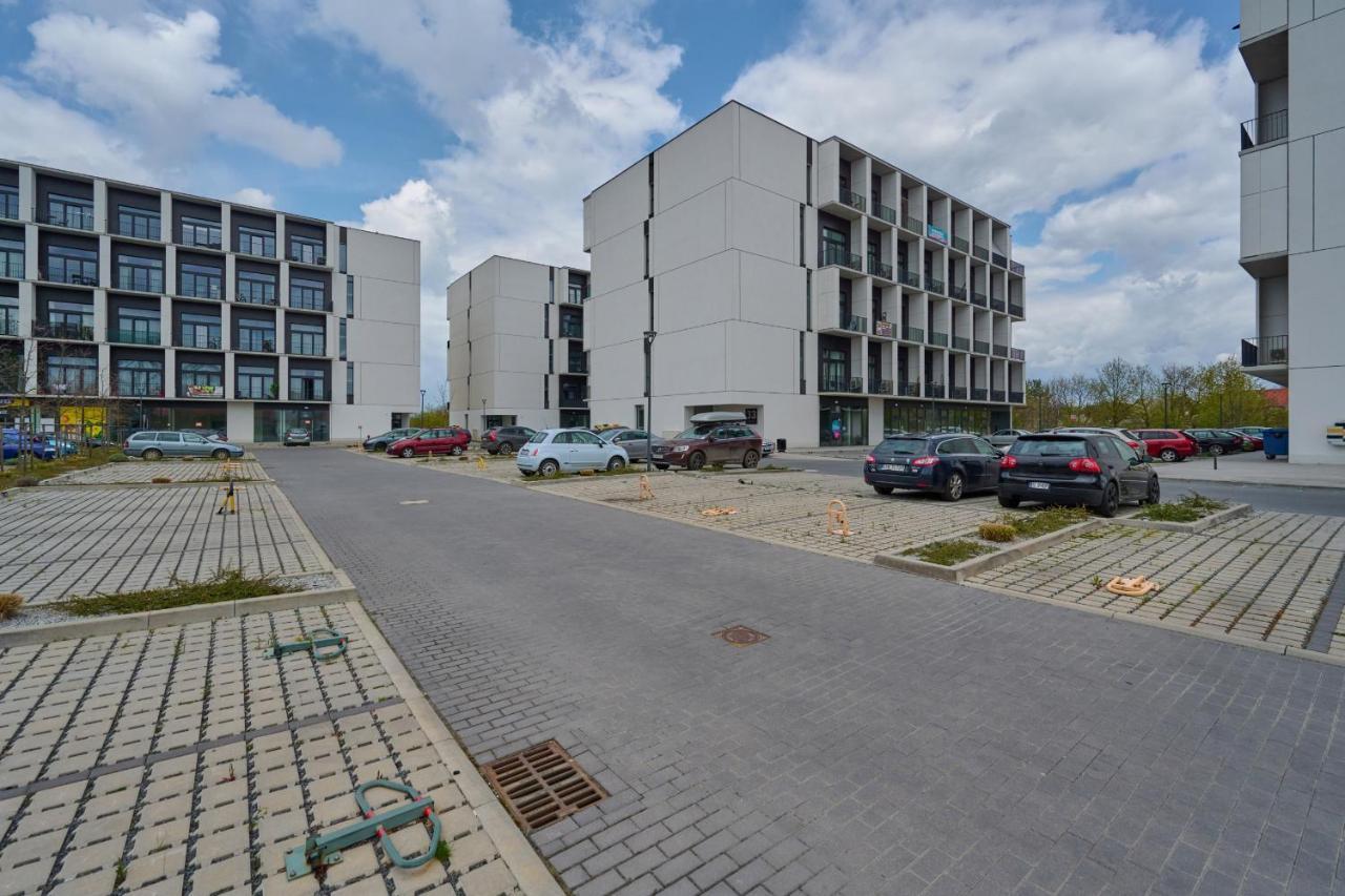 Mezzanine Studio Apartments Zarembowicza Wroclaw Airport By Renters Εξωτερικό φωτογραφία